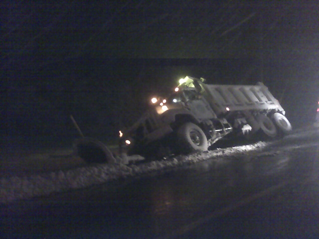 Tandem Loaded salt truck